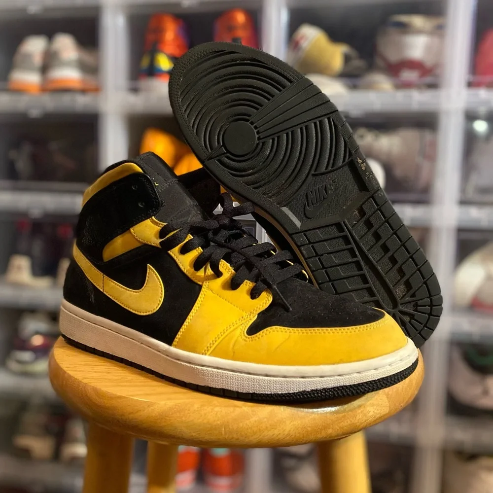 Jordan One Retro Mid New Love